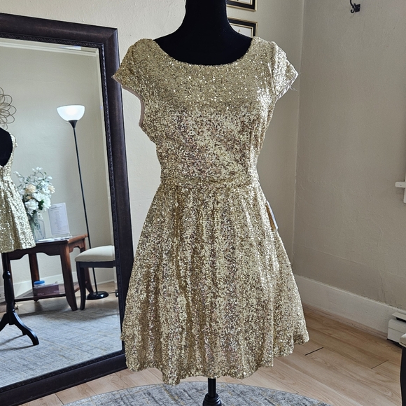 Size 9 short full sequin cap sleeve flare homecoming or juniors party dress NWT - Picture 1 of 10